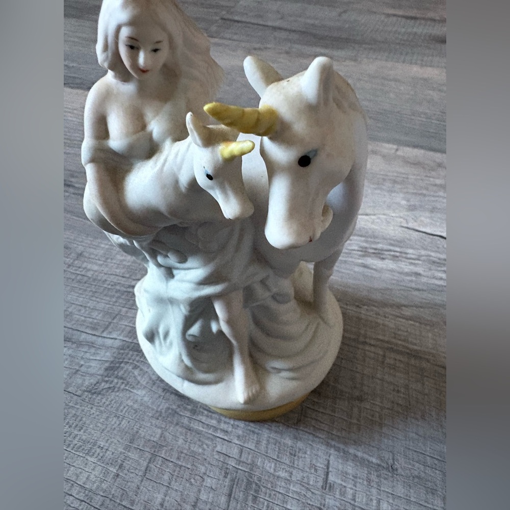 VINTAGE WORKING baby Unicorn Pony Music box Trinket Box - Picture 3 of 6